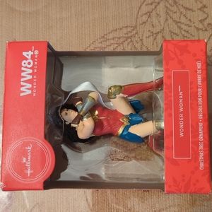 NWT Hallmark Wonder Woman WW84 Figurine Ornament